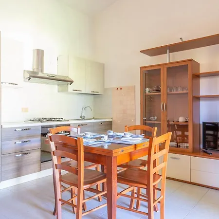 Lejlighedshotel Iss Travel, In Via Torino - 800 M From La Cinta San Teodoro (Sardinia)