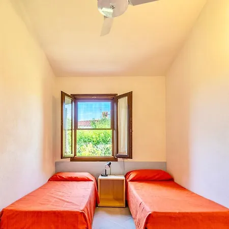 Aparthotel Iss Travel, In Via Torino - 800 M From La Cinta San Teodoro (Sardinia)