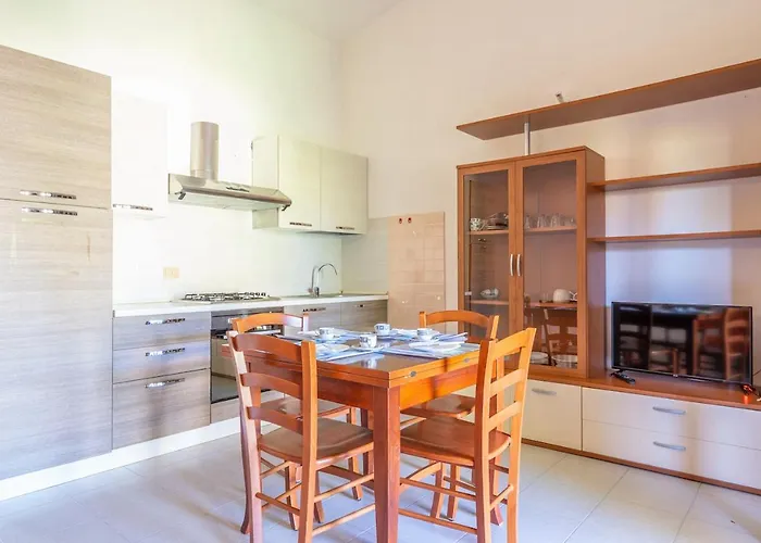 Aparthotel Iss Travel, In Via Torino - 800 M From La Cinta San Teodoro (Sardinia)