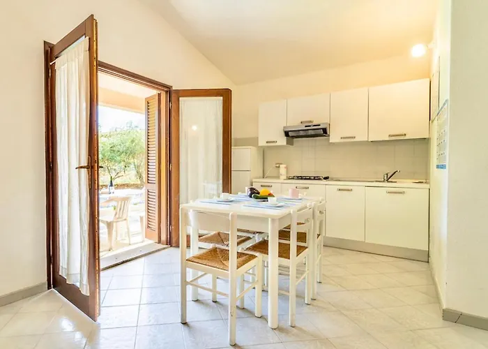 Iss Travel, In Via Torino - 800 M From La Cinta Aparthotel 3*