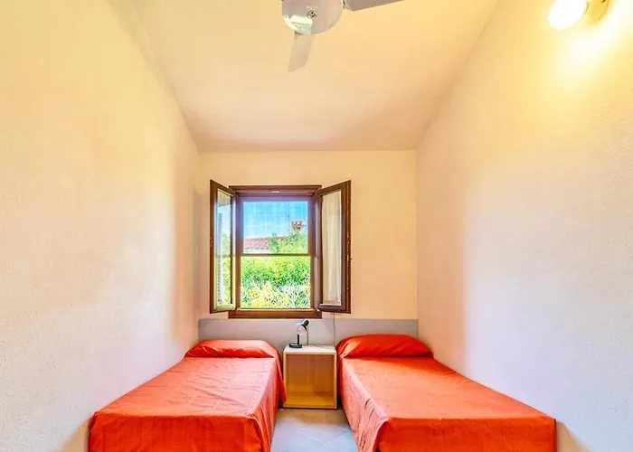 Apartmanhotel Iss Travel, In Via Torino - 800 M From La Cinta San Teodoro